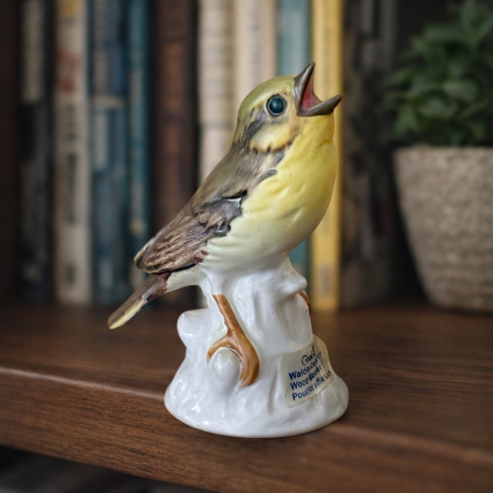 Vintage 1970s Goebel Bird Figurine Wood Warbler Hand Painted Porcelain 38028